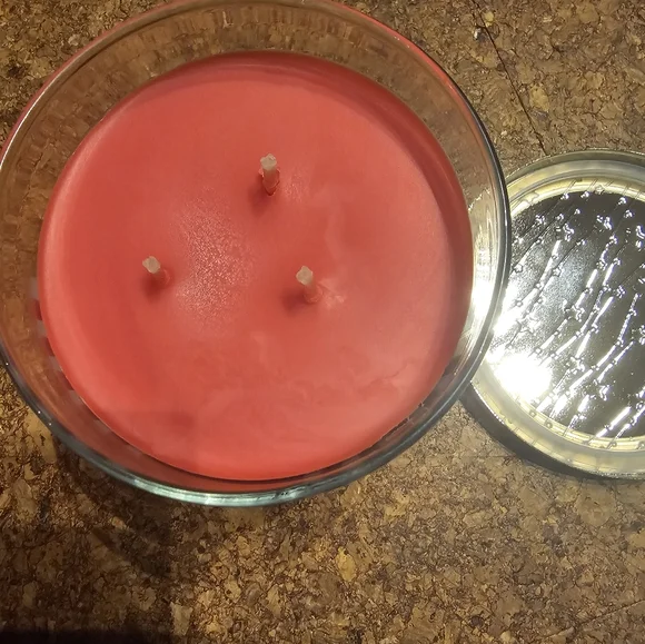 Brand new Bath and Body Works 3 Wick Winter Candy Apple Candle - Picture 3 of 4